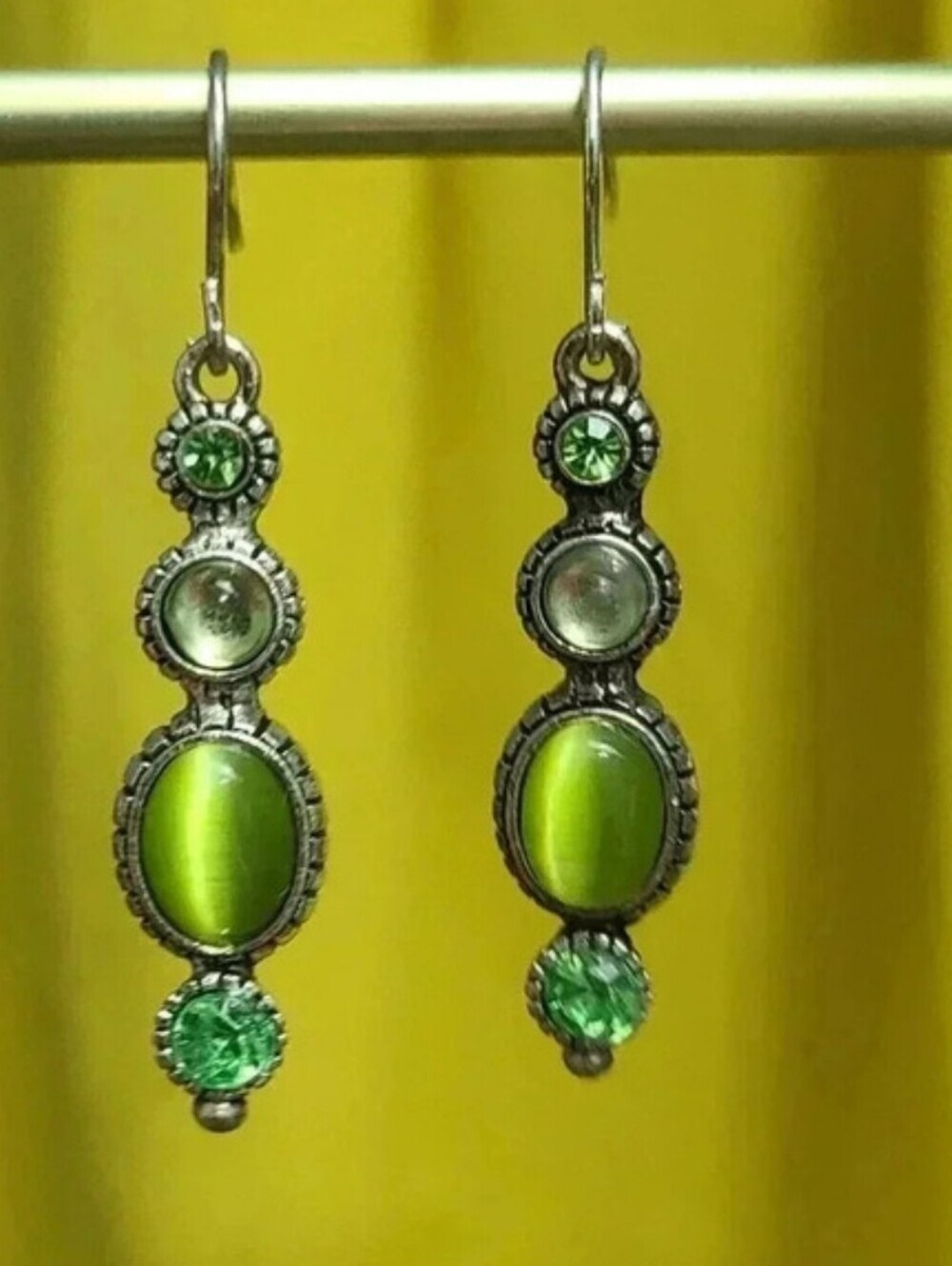 Vintage Lime Green Cat Eye Stone Sliver Dangle Earrings - Picture 6 of 12